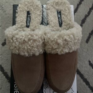 Kensie Tan and Cream Fuzzy Slippers